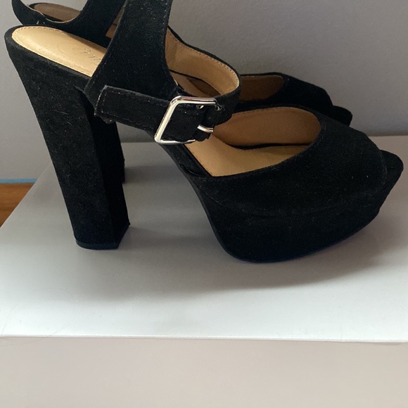 Black Candie’s open toe heel. Size 8. - Picture 2 of 3